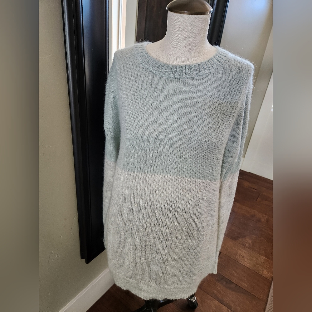 Gap Knit Medium Size Pullover Sweater in Lime Shades Soft